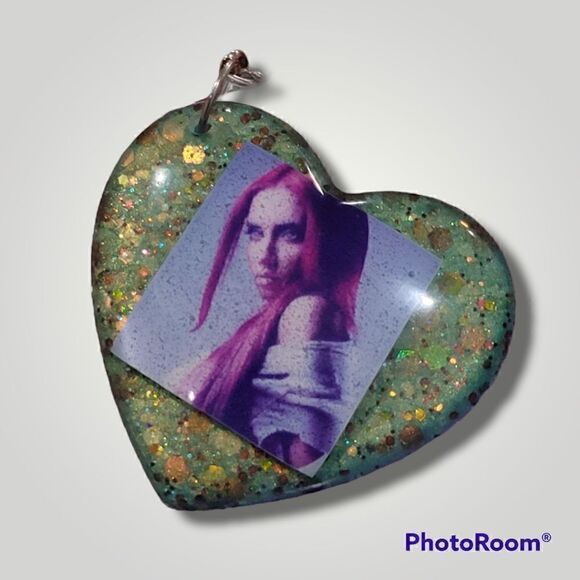 Luna Vexa Green Glitter Heart Keychain - Picture 5 of 16